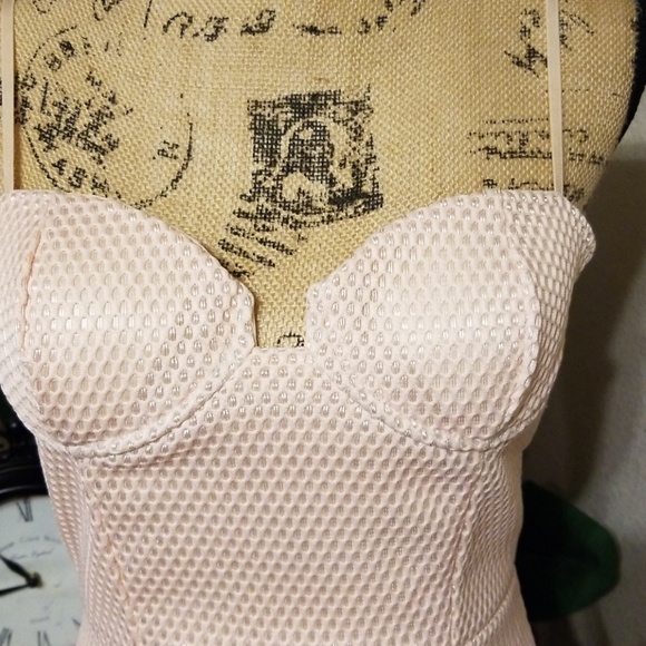 JUSTFAB EYELET BODYCON DRESS - Picture 4 of 7